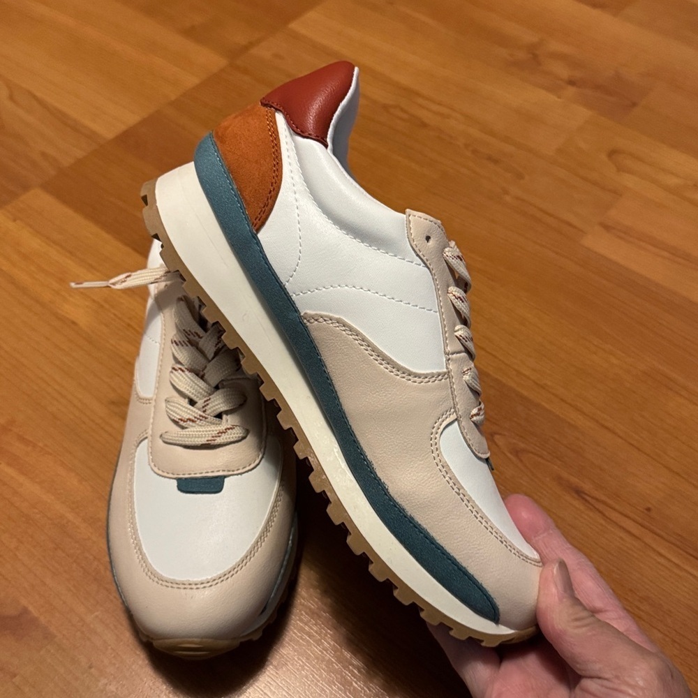 Universal Thread Stylish White and Beige Sneakers Size 6 - Picture 3 of 5